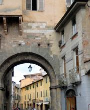 La Porta apartment - typical Lucca apartment inside the ancient medieval door