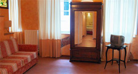 Lucca apartments San Paolino - holiday rentals in Lucca - 4 bedrooms - sleeps up to 8 + 6